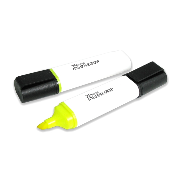 Highlighter pen made using recycled CD cases